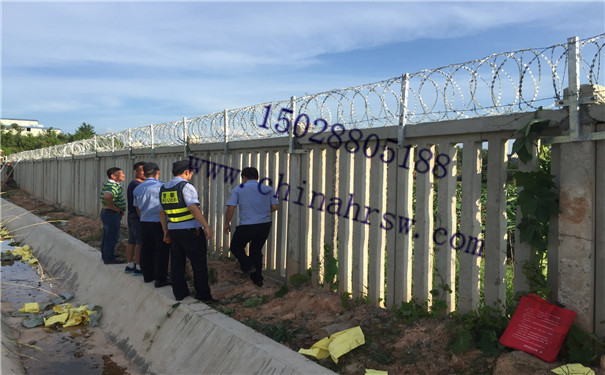 高鐵防護網刺絲滾籠 高鐵防護網刺絲滾籠