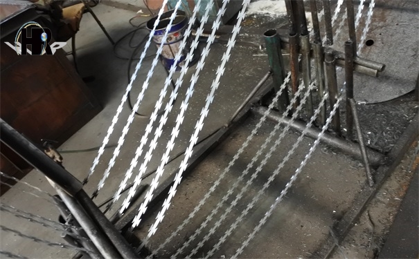 鍍鋅刺繩如何安裝才能起到防護作用 鍍鋅刺繩如何安裝才能起到防護作用