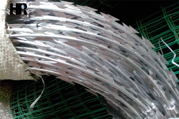 用于公園場所的綠化建設(shè)的刀片刺繩 用于公園場所的綠化建設(shè)的刀片刺繩